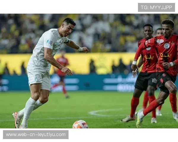 C罗被捕捉到陪同受伤球员回家，关怀行动令人动容