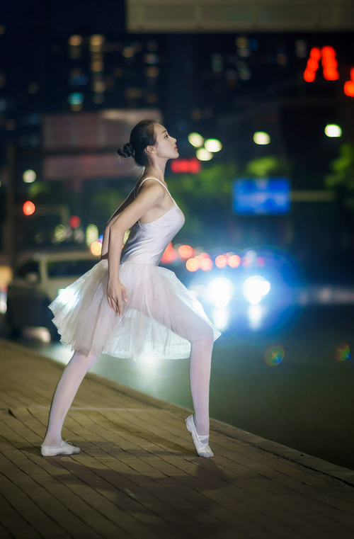 朱婷比赛结束后主动与对手拥抱致意,朱婷等人